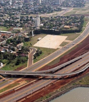 Costanera con colectoras y puente
